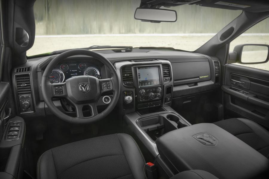 Торпедо Dodge Ram 1500 Sublime Sport Crew Cab 2017 года  (фото 9 из 12)